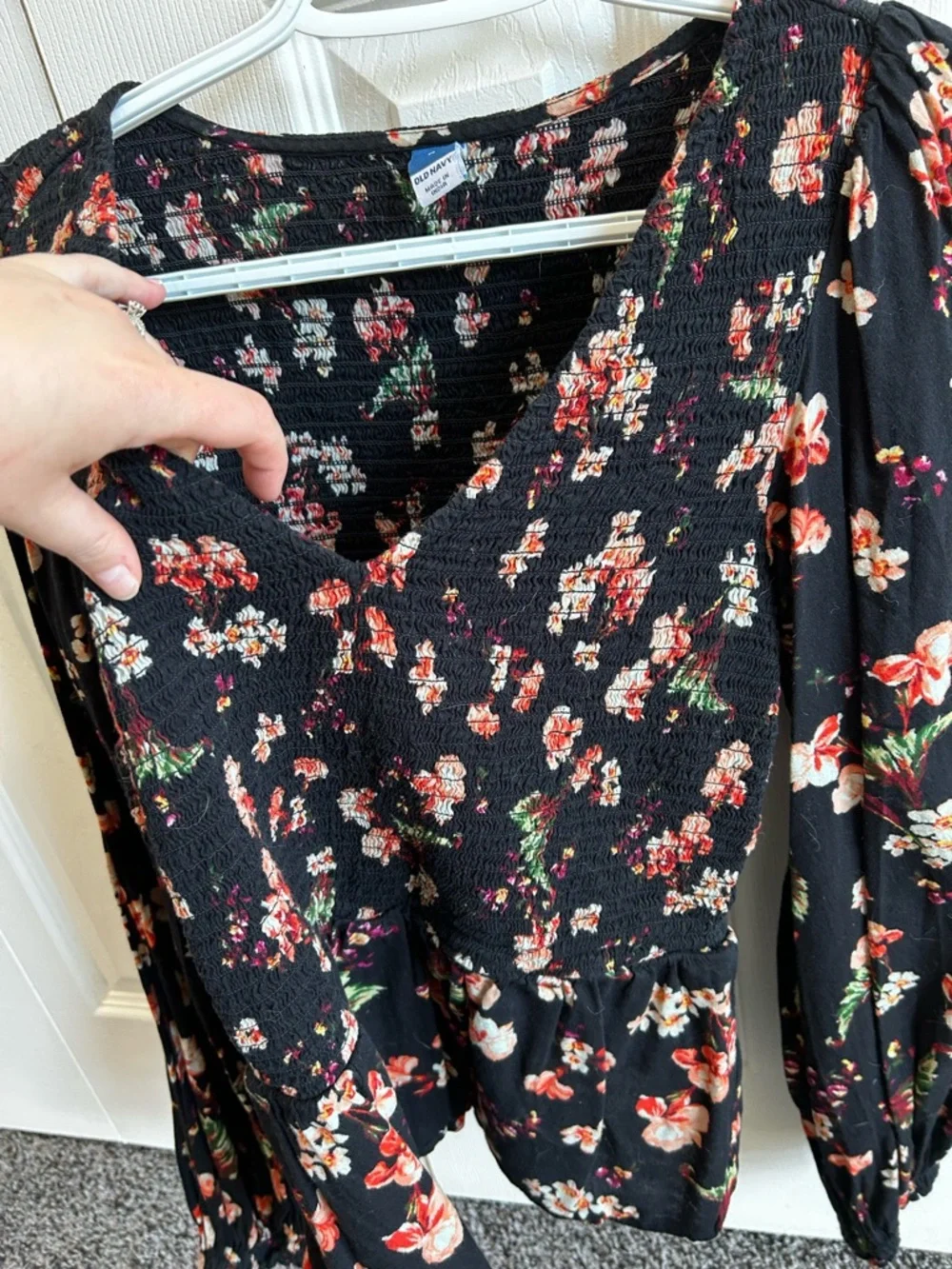 Old Navy Floral V-Neck Long Sleeve Top - Picture 3 of 4